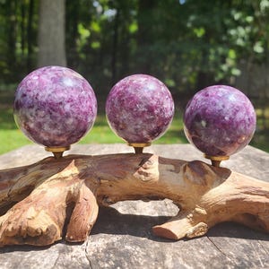 Flashy Purple Mica Sphere with Glass Holder