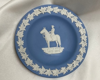 Wedgwood Jasperware Blue Western Theme Circular Tishet Dish 1973 avec cheval et cavalier