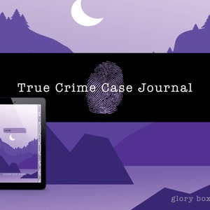 Könnte beinhalten: Ein lila und schwarzes digitales Journal mit dem Text "True Crime Case Journal" und einer Fingerabdruckgrafik. Das Journal ist auf einer Seite mit einem Halbmond und dem Text "Case" geöffnet.