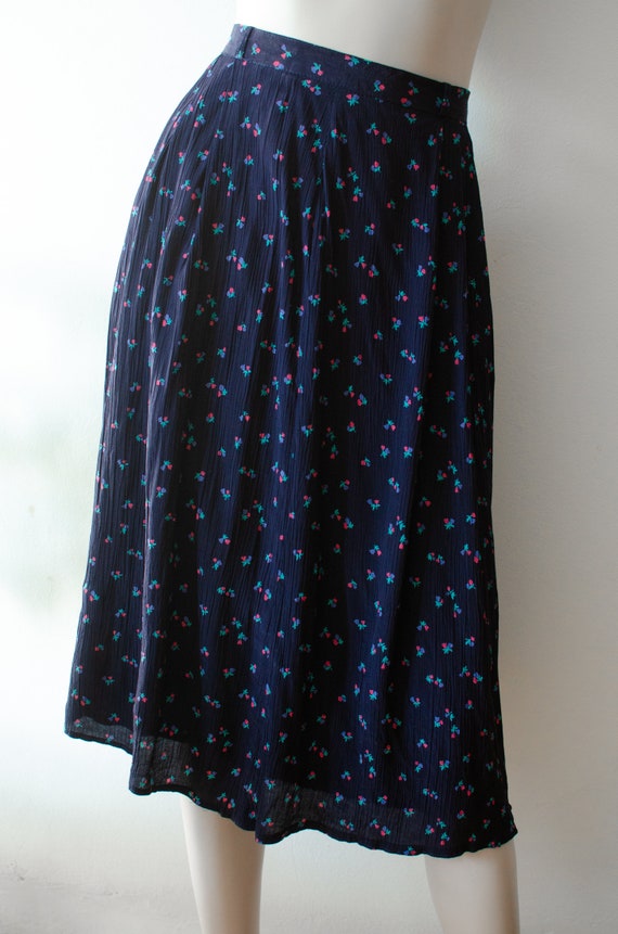 70s Midi Skirt Peasant Style Navy Blue Floral Siz… - image 5