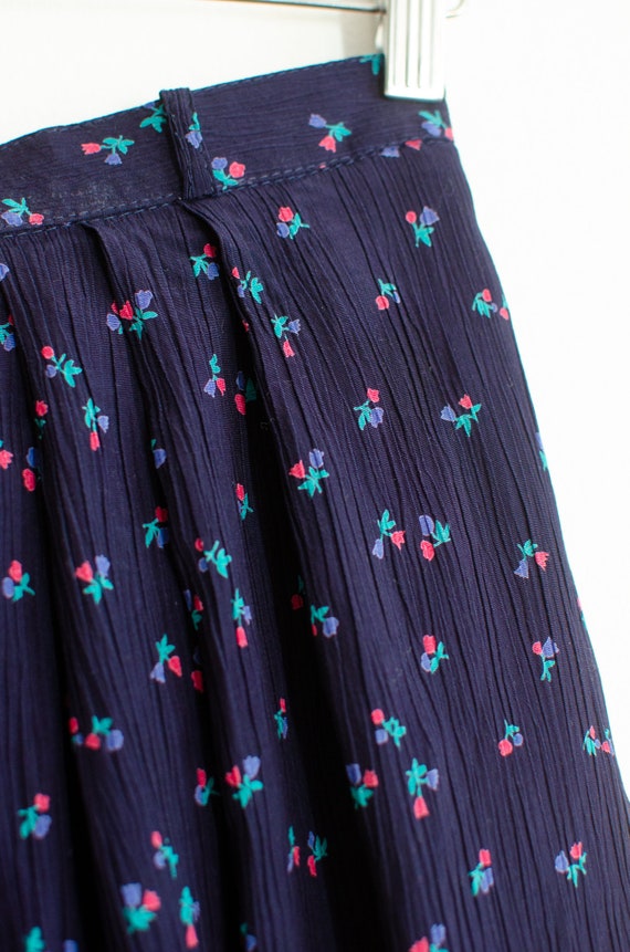 70s Midi Skirt Peasant Style Navy Blue Floral Siz… - image 3