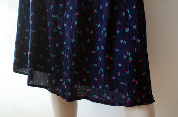 70s Midi Skirt Peasant Style Navy Blue Floral Siz… - image 8