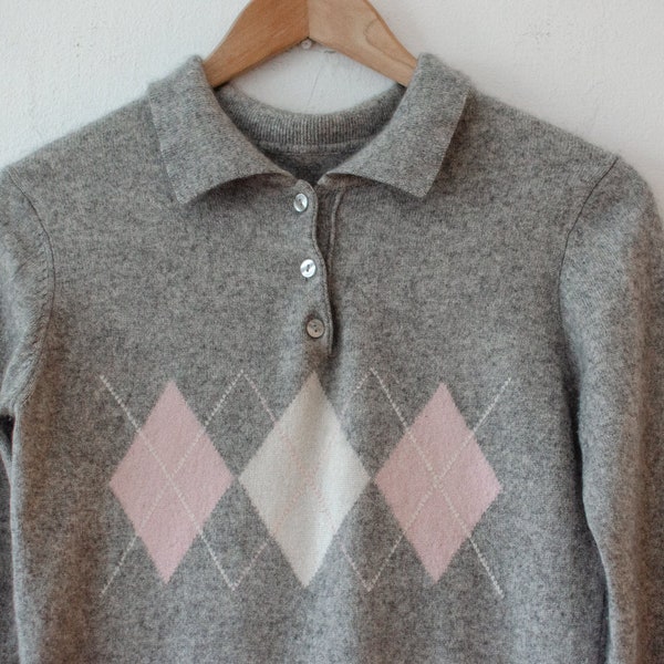 Pull mélange cachemire et soie / Pull gris en tricot doux avec motif argyle en rose blush