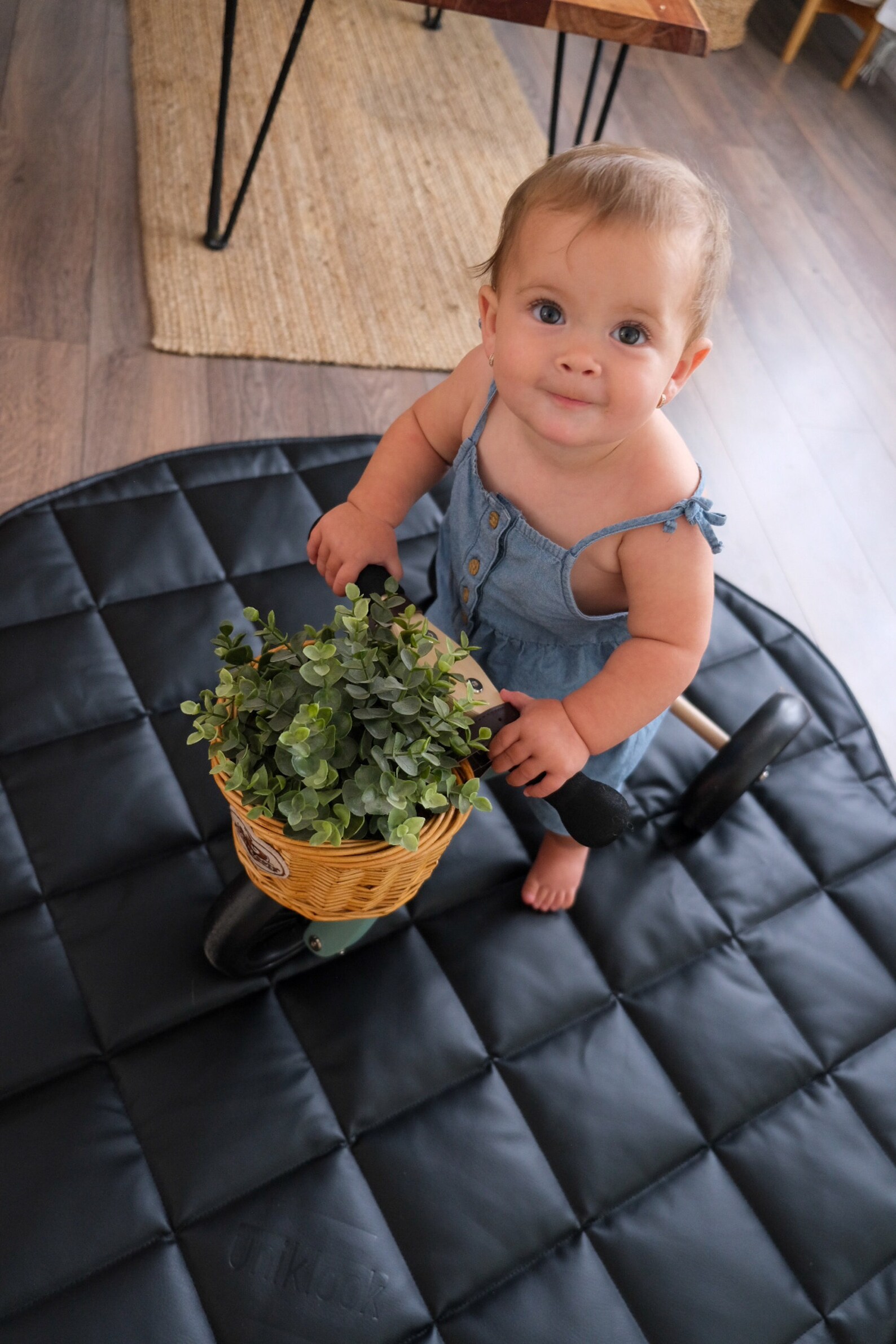 Uniklook Padded Quilted Leather Round 47\" 120cm Play Mat Indoor Outdoor Reversible Tan Cream Timmy Time Mat Crawling Play Time Waterproof Baby Infant Floor Mat Tan Cloud