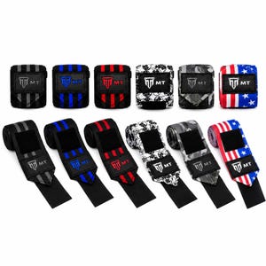 Pode incluir: Uma coleção de seis faixas para mãos em vários padrões e cores, incluindo cinza, azul, vermelho, estampa de caveira, camuflagem e design de bandeira americana. Cada faixa possui um patch preto com o logotipo MT branco e fecho de velcro.