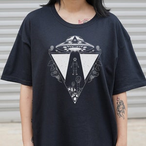 Ufo Illuminati T-shirt, Ufo Shirt, Ufo Abduction Shirt, Alien Abduction, Trippy Alien Shirt, Trippy Tee, Festival, Rave, Geometrical tee