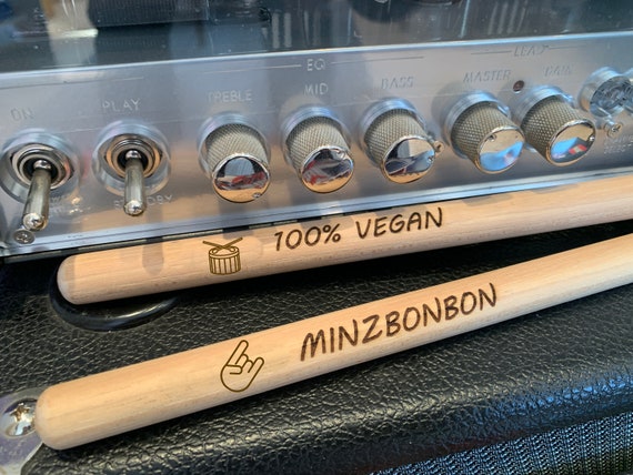 Lasergravierte Drumsticks - personalisiertes Paar: Das individuelle Statement fürs Schlagzeugspiel! Mit Wunschtext und optionaler Grafik