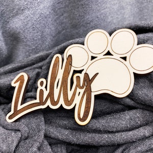 Personalized nameplate with paw for dogs or cats made of birch plywood for indoor use