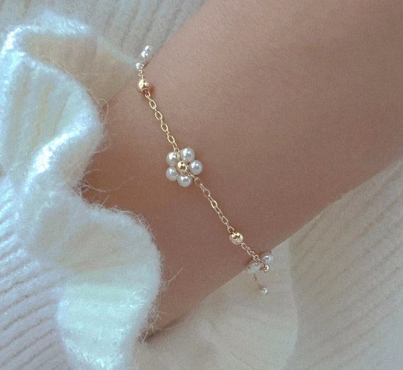 Bracelet de fleur de marguerite, bracelet de fleur de perle, bracelet de fleur perlée, bracelet de fleur délicate, bracelet de perle minuscule, bracelet de perle de mariée, AC67