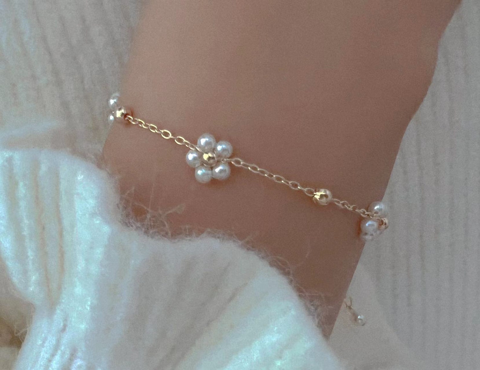 Daisy Flower Bracelet Pearl Flower Bracelet Beaded Flower Etsy UK