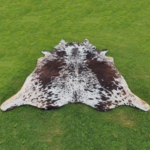 Tricolor Luxury Cowhide Rugs Brown and White Real Cowhide Rugs Speckled Cowhide Skin Rugs for Home Decor Brindle Hair On Cowhide Area Rugs
