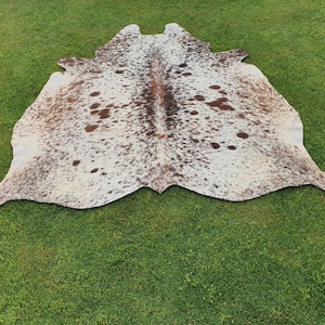 Alfombra única de piel de vaca marrón moteada, alfombra de piel de vaca real marrón manchada, alfombra de área atigrada grande para sala de estar, alfombra de tapicería estética del dormitorio
