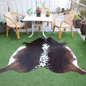 Exclusiva alfombra de piel de vaca tricolor - Alfombra de piel de vaca occidental marrón oscuro y blanco - Alfombra de piel de vaca de lujo para decoración del hogar - Alfombra de área de alfombra de sala de estar