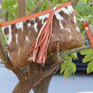 Embrague de cuero de vaca - Pulsera hecha a mano de cuero - Cartera delgada con estampado de vaca para mujer - Bolso de piel de piel de vaca real - Regalos para ella - Regalos de aniversario