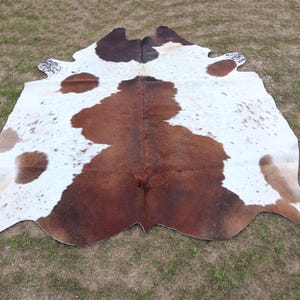 Brown and White Cowhide Rug Tricolor Cowhide Skin Rug Real Cowhide Rug with Hair On Large And Small Cowhide Area Rug for Western Home Decor