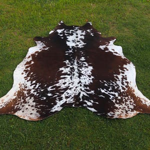 Brown and White Tricolor Cowhide Rug, Luxury Cowhide Skin Hair On Rug, Tricolor Brindle Cowhide Area Rug, Large Real Cow Rug for Home Decor