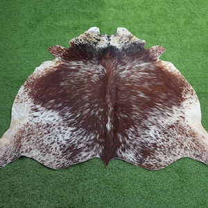 Tappeto in pelle di mucca tricolore marrone e bianco - Tappeto in pelle di mucca con pelo - Grande tappeto in pelle di mucca - Tappeto in pelle di mucca di lusso maculato per l&#39;arredamento della casa