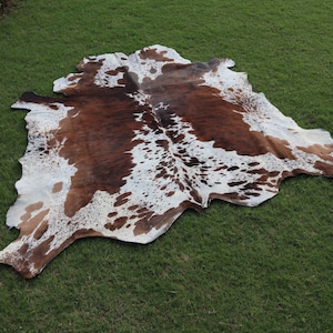 Alfombra de cuero de vaca única en marrón y blanco, alfombra de piel de vaca de color atigrado tricolor, alfombra de cuero de vaca para la decoración del hogar occidental, alfombra del área del piso de la sala de estar