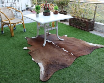 Tapis en peau de vache marron, beau tapis en peau de vache marron et blanc, tapis en peau de vache de luxe pour la décoration intérieure, tapis de sol couleur bringé pour le salon