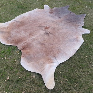 Alfombras de cuero de vaca, alfombra de piel de animal gris rojo, alfombra de piel de vaca de cuero tricolor marrón, alfombra de área de sala de estar, alfombra de tapicería beige estética del dormitorio