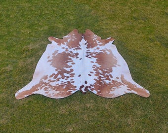 Pele de vaca marrom e branca exclusiva - Couro de vaca tricolor genuíno - Pelo de vaca para sala de estar - Decoração de couro de vaca ocidental - Couro de vaca brasileiro - Decoração para casa