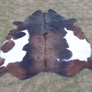 Brown and White Cowhide Rugs, Tricolor Genuine Cowhide Skin Rugs, Natural Hair-On Cowhide Area Rugs, Large and Small Cowhides for Home Decor