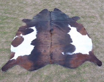 Tapetes de couro de vaca marrom e branco, tapetes tricolores de couro de vaca genuíno, tapetes de área de couro de vaca com pelo natural, peles de vaca grandes e pequenas para decoração de casa