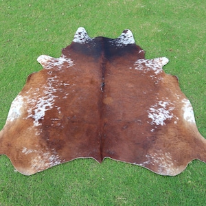 Real Cowhide Rug Brown and White Tricolor Large Luxury Cowhide Rug Brazilian Cow Skin Floor Area Rug Hair On Cowhide Skin Rug for Home Decor