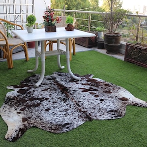 Alfombra de cuero de vaca, alfombra de piel de vaca tricolor marrón oscuro y blanco, alfombra de vaca para tapicería, alfombra de cuero de vaca atigrado para decoración del hogar, alfombra de área de piso hecha a mano