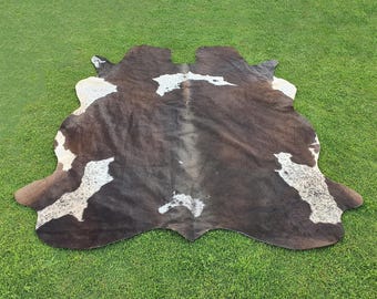 Brauner und Weißer Teppich aus echtem Rindsleder-Großer Rindsleder Teppich-Brasilianischer Teppich aus Rindsleder-Rindleder Teppich-Dreifarbiger, Gestromter Teppich