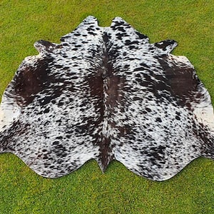 Alfombra de piel de vaca tricolor, alfombra de piel de vaca real moteada marrón y blanco, regalo de decoración del hogar para ella, alfombras de área abstracta para sala de estar, alfombra de tapicería