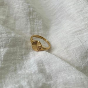 Gold plated Sunburst round signet ring