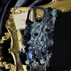 Dunklere Grün Gothic Decoden Handyhülle für alle Marken