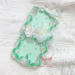 Light Mint Green Baroque Style Decoden Phone Case