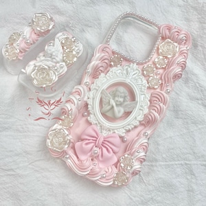 Coque de portable rose perlée ange baroque Decoden