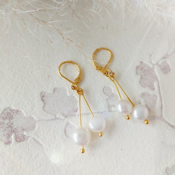 Zwei goldene Perlenstäbchen-Ohrringe /Bleichwasserperlen-Ohrringe /18k vergoldet hypoallergen/echte Perle