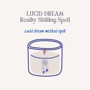 Może przedstawiać: Świeca w przezroczystym szklanym słoiku z niebieską obwódką i zapalonym knotem. Świeca ma wzór łapacza snów i tekst "LUCID DREAM Reality Shifting Spell" oraz "Lucid dream method spell" w kolorze niebieskim.