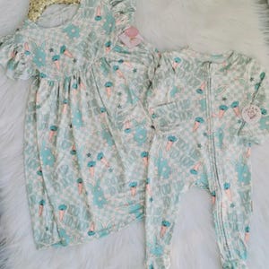 Delightful Baby Boy Easter Bunny Sleepers designed for comfort and springtime fun. These Soft Infant Spring Pajamas for Newborns Toddlers and Holiday Photos give perfect Cute Bunny Outfit Ideas for Easter mornings, egg hunts, and festive memories.