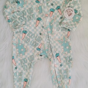 Cute Baby Boy Easter Bunny Sleepers featuring soft spring fabrics, designed for newborns and toddlers. These Soft Infant Spring Pajamas for Newborns Toddlers and Holiday Photos are perfect for Easter morning, family pictures, and festive fun.