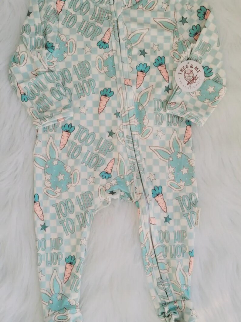 Cute Baby Boy Easter Bunny Sleepers featuring soft spring fabrics, designed for newborns and toddlers. These Soft Infant Spring Pajamas for Newborns Toddlers and Holiday Photos are perfect for Easter morning, family pictures, and festive fun.