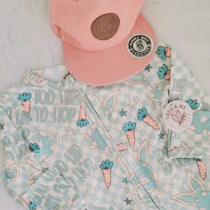 Soft Baby Boy Easter Bunny Sleepers with playful bunny designs, ideal for infants and toddlers. These Soft Infant Spring Pajamas for Newborns Toddlers and Holiday Photos make adorable Cute Bunny Outfit Ideas for holiday celebrations and photoshoots.