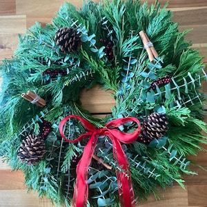 Fresh Cedar Cinnamon Christmas Wreath – Real Pinecones,  Front Door Decor (12-20 Inch)
