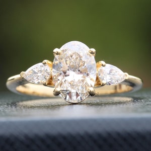 1.5Ct Oval Cut Lab Grown Diamond Three Stone Prong Engagement Ring in 18K Solid Gold, Oval CVD Past, Present and Future Engagement Ring