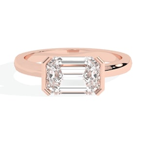East West Smaragdschliff Lab Erstellt Diamant Halb Halb Bezel Solitär Verlobungsring, Made In 14k Solid Rose Gold Ein Diamant Ring