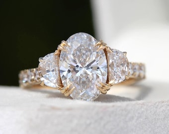 Ovaler Diamant Verlobungsring: 14k Gelbgold Hidden Halo