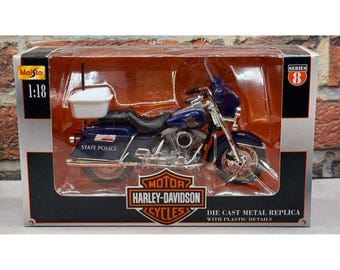 Harley-Davidson 1:18 Die-Cast Motorcycle Replica Series 8 Maisto