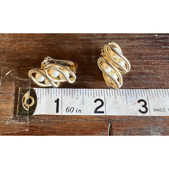 Hobe Clip On Earrings Gold Tone Pearl Twisted Cage - image 10