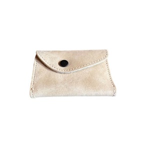 Cartera de cuero con múltiples llaveros y monedero a presión