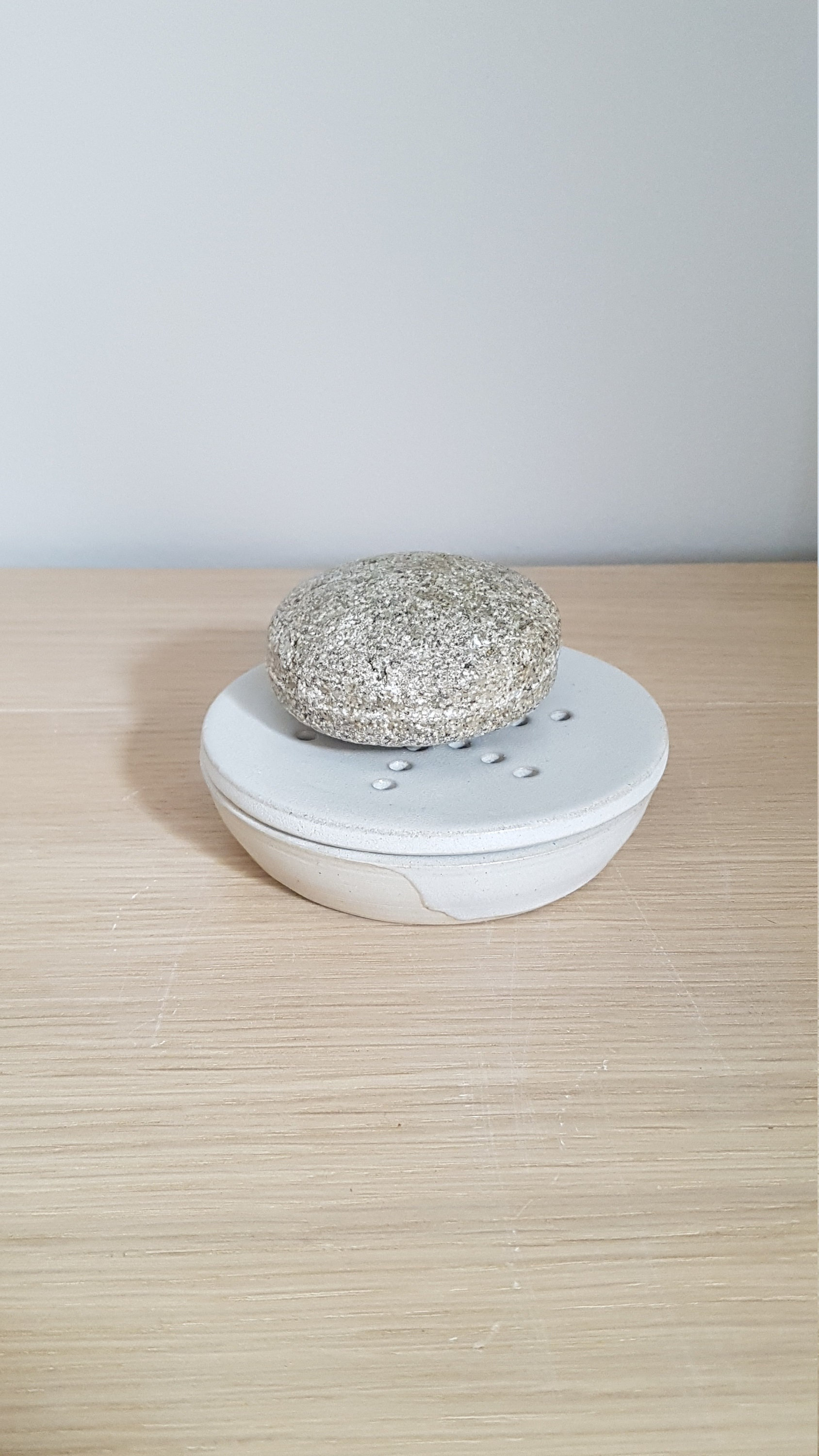 Porte Savon Blanc Mat Rond en Céramique Artisanale