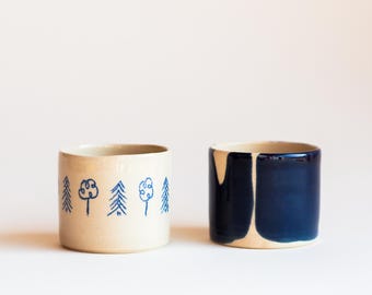 Taza de espresso de cerámica de gres hecha a mano, 75 ml | Motivo forestal / Azul oscuro, regalo para amantes del café